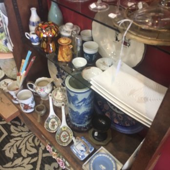 Deja Vu Consignment Old & New Antiques - Used, Vintage & Consignment Near Me - Kealakekua, Hawaii Deja Vu Consignment Old & New Antiques - Used, Vintage & Consignment Near Me - Kealakekua, Hawaii