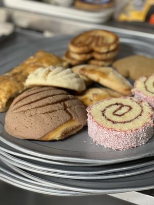 La Fama Bakery by null