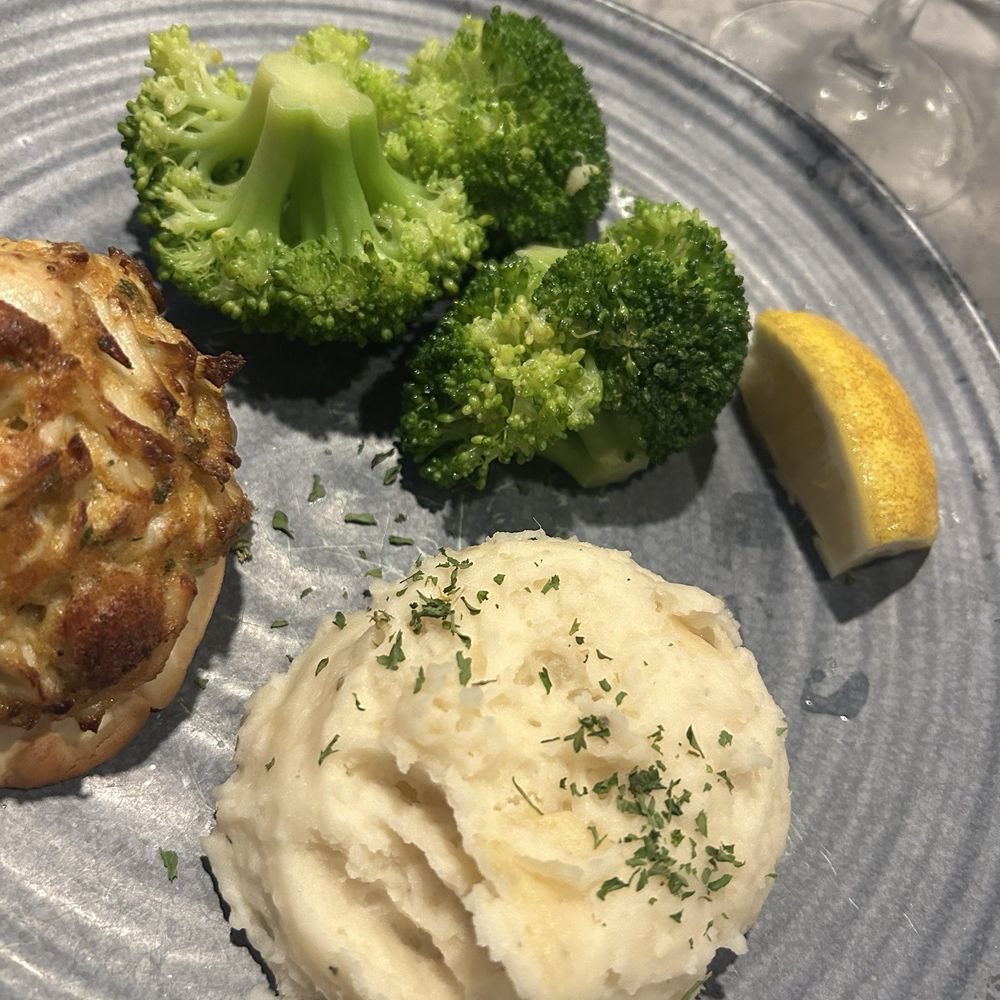 Casa Mia’s Surfside - 6oz jumbo lump crab cake with garlic mash and steam broccoli - Italian Near Me - Surfside Beach, South Carolina