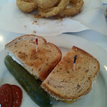 Jongewaard's Bake n Broil - Tuna melt and Onion rings! - American Near Me - Long Beach, California