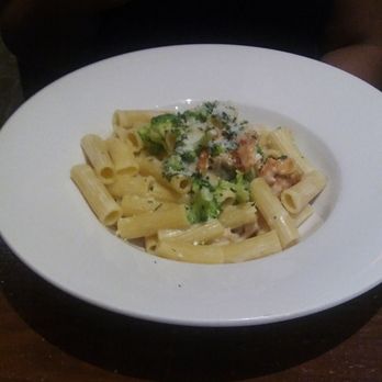 Bertucci's Italian Restaurant - Chicken broccoli over pasta - Italian Near Me - Braintree, Massachusetts
