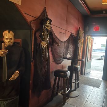 Kerry House - Dive Bars Near Me - Oakland, California