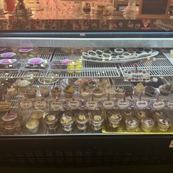 Arty's Sweet Talk Cupcakes - Cupcake case with vegan options