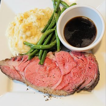Sweetheart Inn - Excellent Prime Tib with mashed potatoes, fresh green beans and their delicious Au Jus - American Near Me - Methuen, Massachusetts