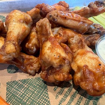 Two Tides Bar - Bbq chicken wings - Bars Near Me - Honolulu, Hawaii