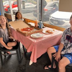 Uptown Pizza Co. - Good pizza=happy kids