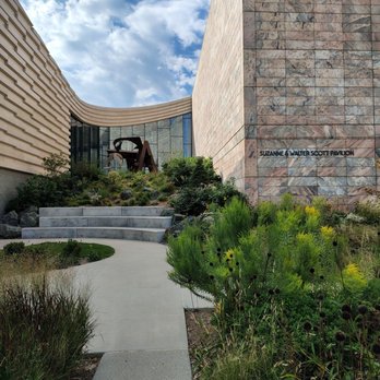 Joslyn Art Museum - Courtyard near entrance - Art Museums Near Me - Omaha, Nebraska