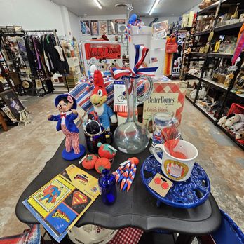 Twisted Treasures - Used, Vintage & Consignment Near Me - Gresham, Oregon Twisted Treasures - Used, Vintage & Consignment Near Me - Gresham, Oregon