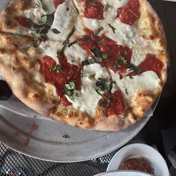Prato 850 - Margarita Classic Margherita Pizza - Gastropubs Near Me - Commack, New York