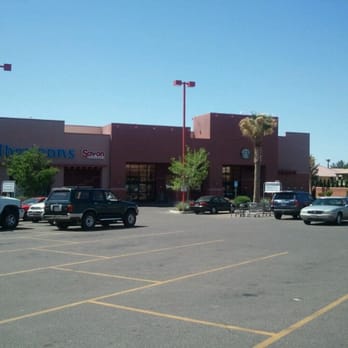 Albertsons - cars parked in a parking lot - Grocery Near Me - Saint George, Utah