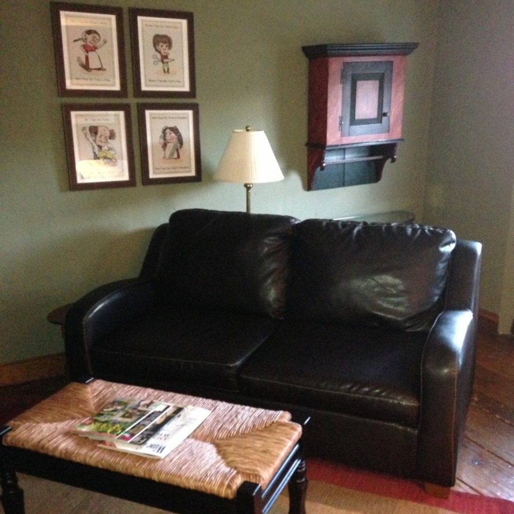 Historic Smithton Inn - Tailors Cottage Living Room - Bed & Breakfast Near Me - Ephrata, Pennsylvania Historic Smithton Inn - Tailors Cottage Living Room - Bed & Breakfast Near Me - Ephrata, Pennsylvania
