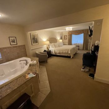 Red Coach Inn - Hotels Near Me - Niagara Falls, New York