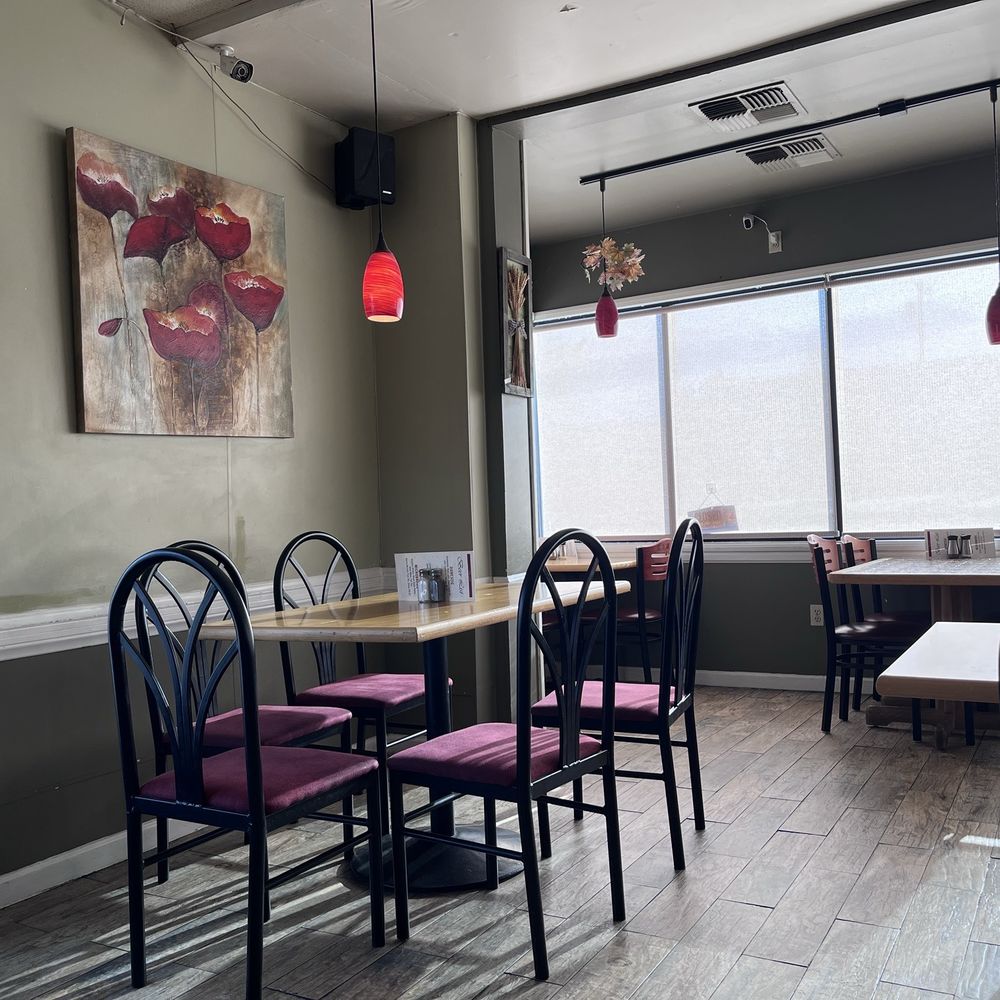 The Grill - Clean and tastefully decorated - American Near Me - Lone Pine, California The Grill - Clean and tastefully decorated - American Near Me - Lone Pine, California