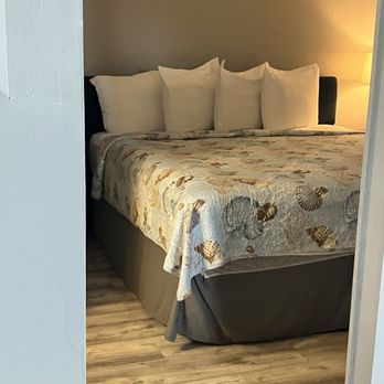 Davis House Inn - Bedroom - Hotels Near Me - Sebastian, Florida Davis House Inn - Bedroom - Hotels Near Me - Sebastian, Florida