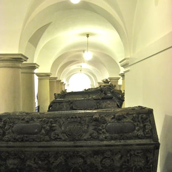 Kaiser-Wilhelm-Gedächtniskirche - Churches Near Me - Berlin, BE