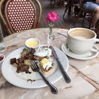 Café Intermezzo - Avalon - Coffee & Tea Near Me - Alpharetta, Georgia