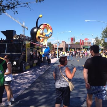 Universal Studios Florida - Going into Springfield - Amusement Parks Near Me - Orlando, Florida