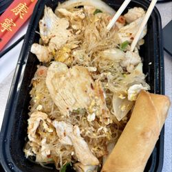 Lunch Special: Clear Noodles with Chicken. Good but really needed more SAUCE!!! Med heat but lacked flavor.