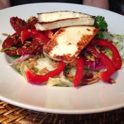 Ravintola Kettu Ja Kana - Halloumi salad
