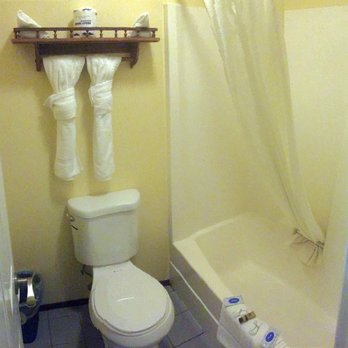 The Old West Inn - well equipped bathroom with plenty of hot water. - Hotels Near Me - Willits, California The Old West Inn - well equipped bathroom with plenty of hot water. - Hotels Near Me - Willits, California
