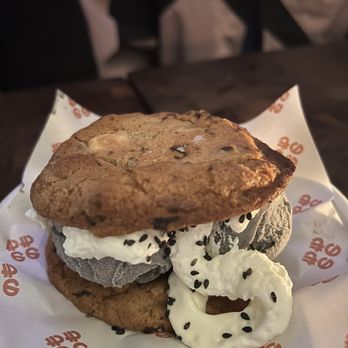 Nomo Nomo - Ice cream sando - Japanese Near Me - Vancouver, British Columbia