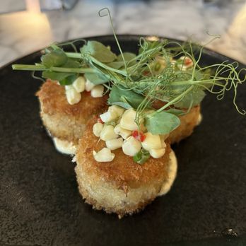 MW Restaurant - New American Near Me - Honolulu, Hawaii