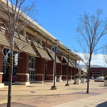 Chicago Premium Outlets - Shopping Centers Near Me - Aurora, Illinois