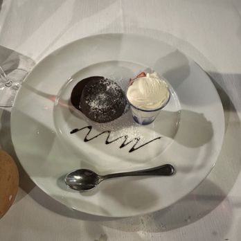 La Punta - Chocolate cake and ice cream - Wine Bars Near Me - Bellagio, Colorado La Punta - Chocolate cake and ice cream - Wine Bars Near Me - Bellagio, Colorado