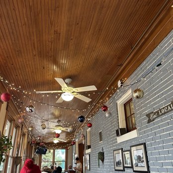 Alreddy Coffee & Cafe - Inside ambiance and decorated for Christmas - Breakfast & Brunch Near Me - Cincinnati, Ohio