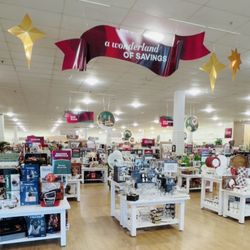 Home Goods - Troy HomeGoods for the Holidays! This place was so clean and well stocked.
