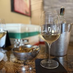 Sapori D'Italia - Sauvignon Blanc happiness! But chekc out that garlic bread cooked in the wood fired oven!