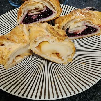 Mendon Mountain Orchards & Motel - Apple and blueberry turnovers cut in half - Hotels Near Me - Mendon, Vermont Mendon Mountain Orchards & Motel - Apple and blueberry turnovers cut in half - Hotels Near Me - Mendon, Vermont