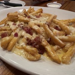 Gusto's Italian Grill & Pizza - Bacon Alfredo Fries