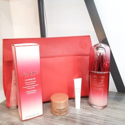 ST Belle Dame - Special Holiday Pack from Shiseido: deluxe free samples and a bag when purchasing the 75mL Ultimune serum
