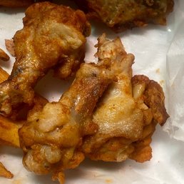 Nasty ass wings dry no sauce no flavor !!!!!!! Nasty ass wings dry no sauce no flavor !!!!!!!