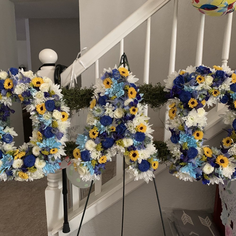 Lupita's Floral Shop - Dad flower arrangement - Florists Near Me - Modesto, California Lupita's Floral Shop - Dad flower arrangement - Florists Near Me - Modesto, California