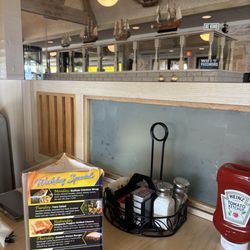 Drifter's Restaurant - Looking at cooking area from very clean front booth