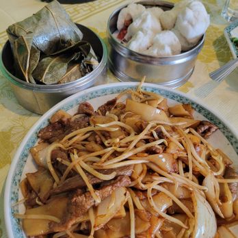North Garden Restaurant - From top, left to right: Traditional sticky rice, char sui bao (BBQ pork steamed buns), beef chow fun - Dim Sum Near Me - Manchester, New Hampshire North Garden Restaurant - From top, left to right: Traditional sticky rice, char sui bao (BBQ pork steamed buns), beef chow fun - Dim Sum Near Me - Manchester, New Hampshire