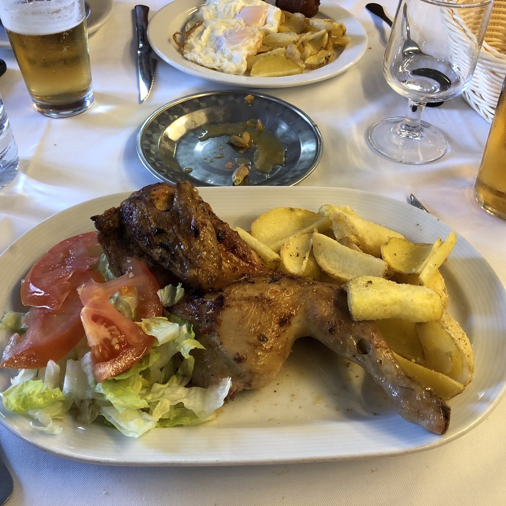 Madrid Madriz - Roasted pollo con ensalada y papas - Tapas/Small Plates Near Me - Madrid, M