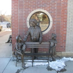 Wild Horse Gallery Downtown - Corn Pone statue