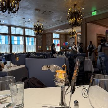 Commander's Palace - Cajun/Creole Near Me - New Orleans, Louisiana