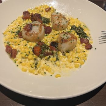 Bobbies Airway Grill - Scallops, perfectly cooked.  Corn is delicious! - New American Near Me - Dallas, Texas