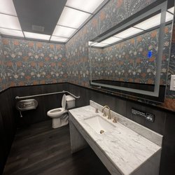 Brownstones Coffee Sayville - Bathroom
