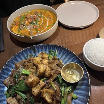 Lalyn - Thai Near Me - New York, New York