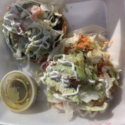 Antojitos El Valle - Steak and chicken sopes