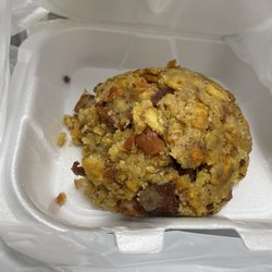 El Nuevo Pio Pio Cafe - Mofongo con acompañamiento de chicharrón de pollo. muy buena porción. Ya me había comido parte del pollo .