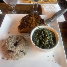 Pork chop with rice and peas and creamed spinach Pork chop with rice and peas and creamed spinach