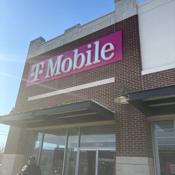 T-Mobile Experience Store - Mobile Phones Near Me - Oklahoma City, Oklahoma