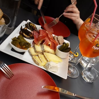 La Cuisinerie - Assiette tapas à partager en amoureux ou en ami(e)s avec un aperol spritz ! - Tapas Bars Near Me - Lyon, 69 La Cuisinerie - Assiette tapas à partager en amoureux ou en ami(e)s avec un aperol spritz ! - Tapas Bars Near Me - Lyon, 69