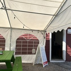 Island Take Out - Patio area